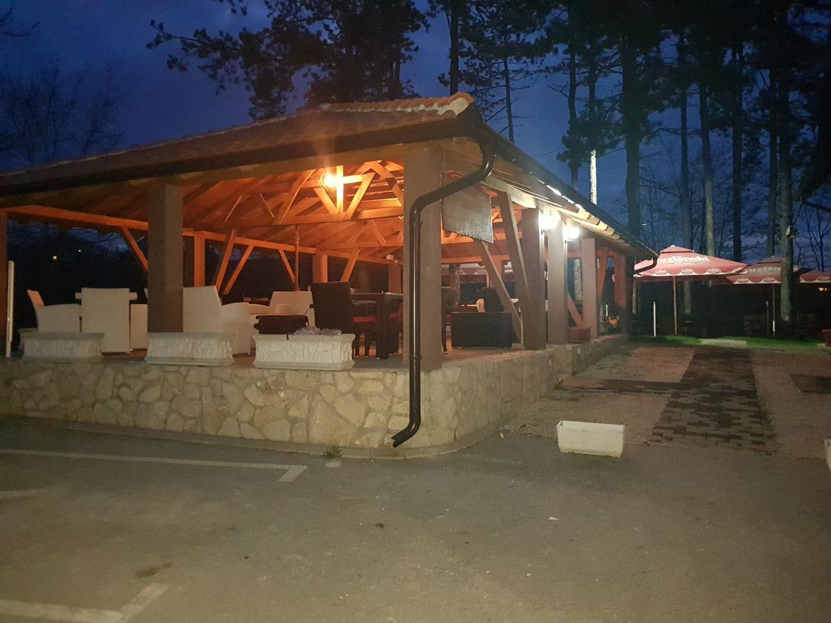 Restoran&Motel And Apartmants Lovacka Prica Tesanj 外观 照片